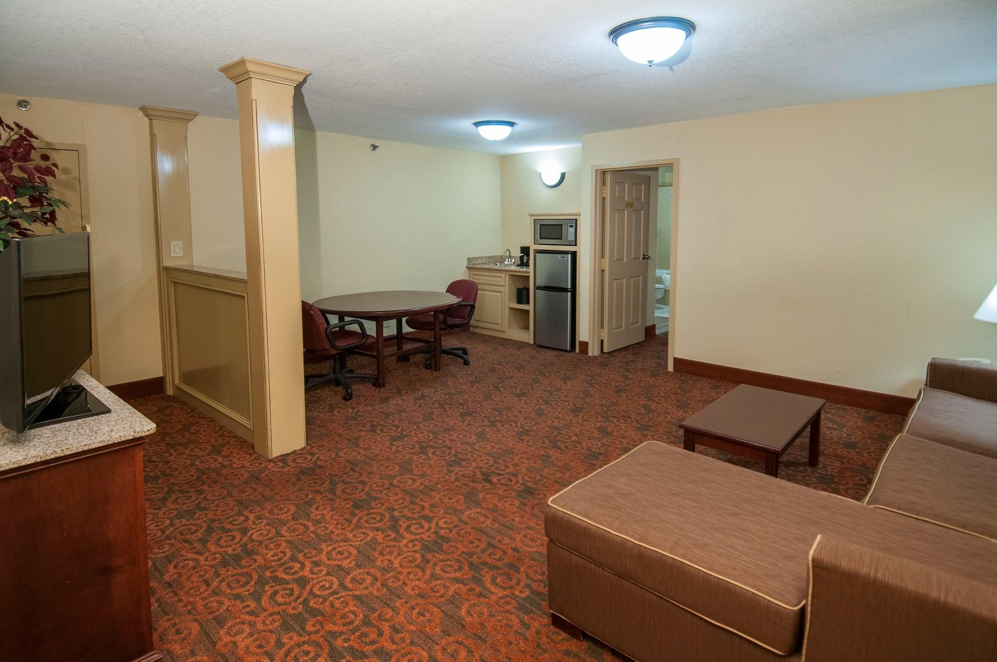 Hotel Governors Airport Area 3*