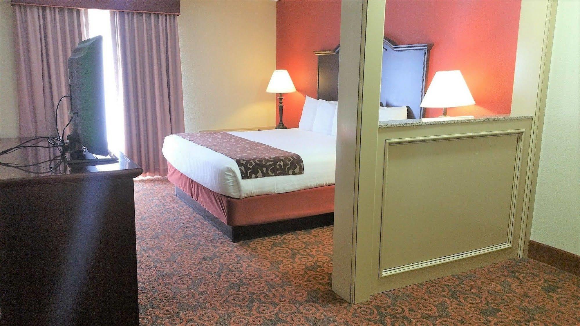 Hotel Governors Airport Area